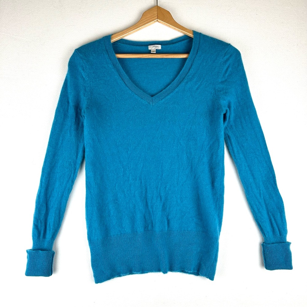 Halogen Nordstrom V-Neck Cashmere Sweater Preppy Classic Quiet Luxury